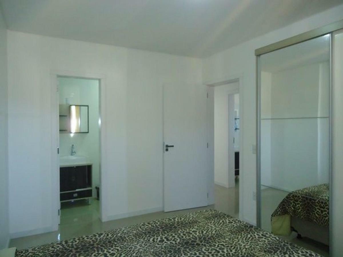 Res. Antonio Pinheiro. Apartamento Com 2 Dormitorios. บอมบินญัส ภายนอก รูปภาพ