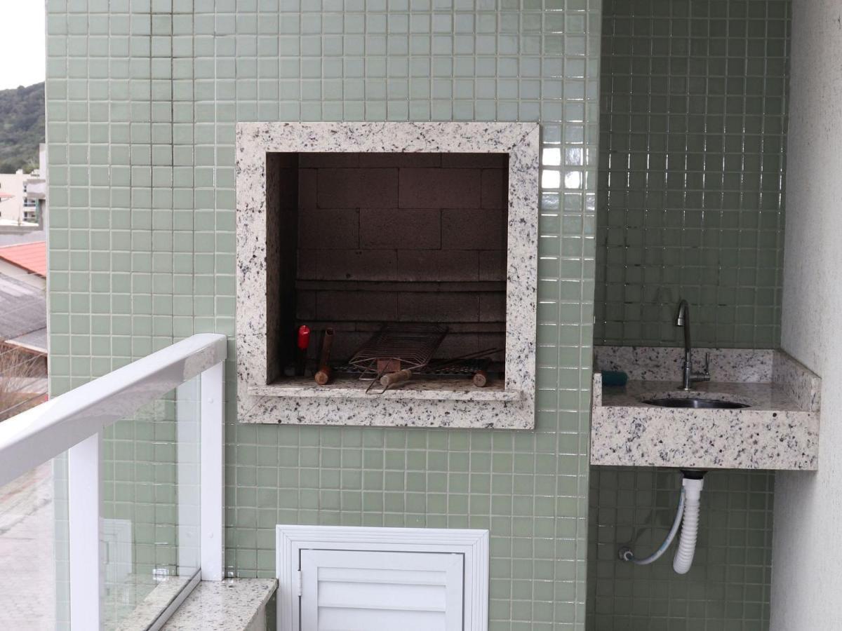 Res. Antonio Pinheiro. Apartamento Com 2 Dormitorios. บอมบินญัส ภายนอก รูปภาพ