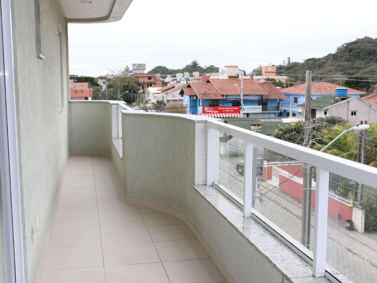 Res. Antonio Pinheiro. Apartamento Com 2 Dormitorios. บอมบินญัส ภายนอก รูปภาพ
